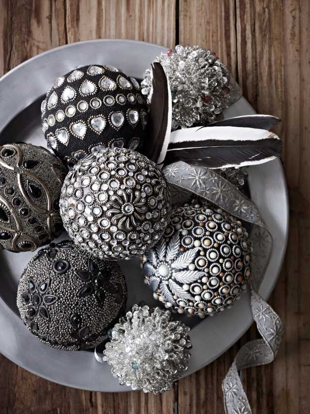 balls-Christmas-encrusted-style-graphics