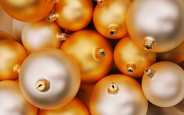 yellow and silver christmas ball