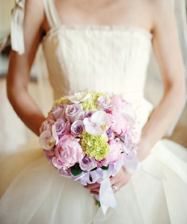 idea wedding bouquet white roses flowers wedding dress