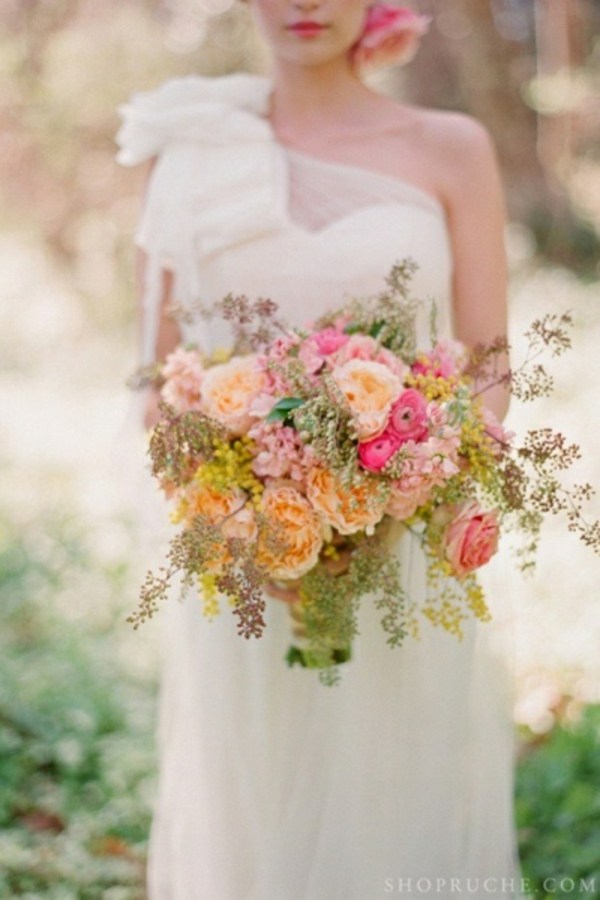 elegant wedding bouquet flowers white wedding dress