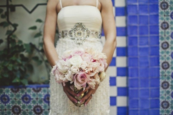 round bouquet composed roses theeverylastdetails