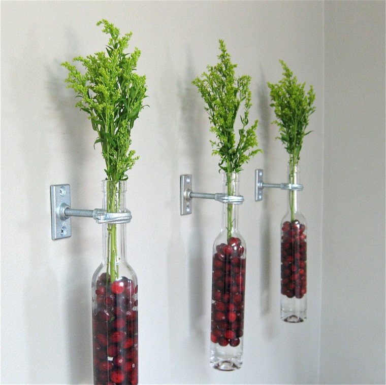 reciklirane vinske steklenice v stenske vaze