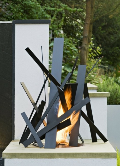 brazier design brann piedestal bøk log svart metal band skulptur