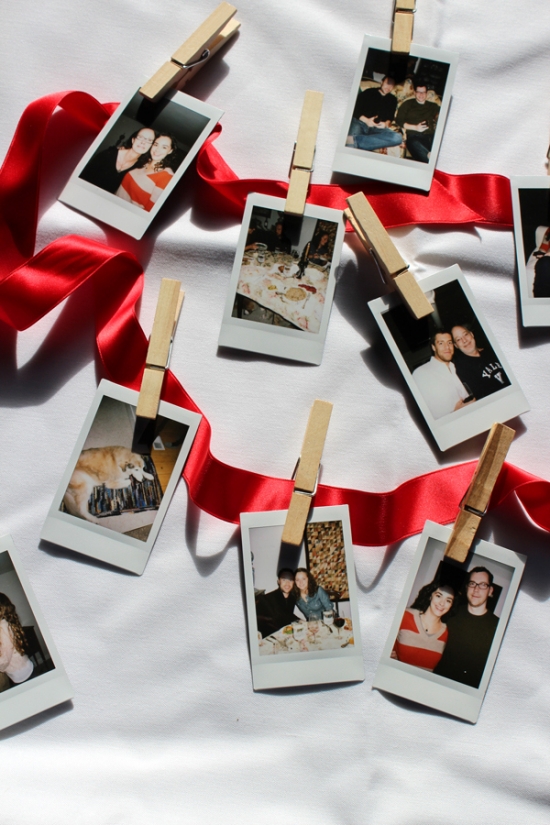 DIY-Christmas-wreath-ribbon-photos-family