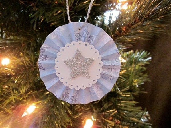 gør-det-selv-jul-papir-ornament-papir-stjerne-sølvfarvet jul diy