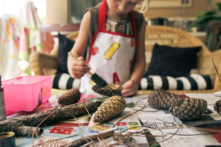 idea child diy autumn pine cones