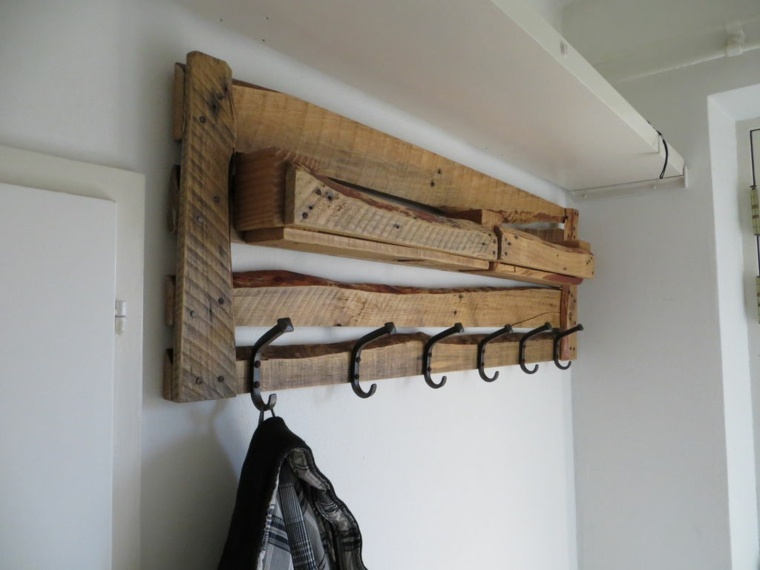 Coat Racks DIY Wood Pallets Idea