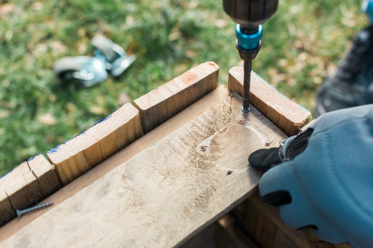 Ideen om diy wood palle-pot af blomst udenfor