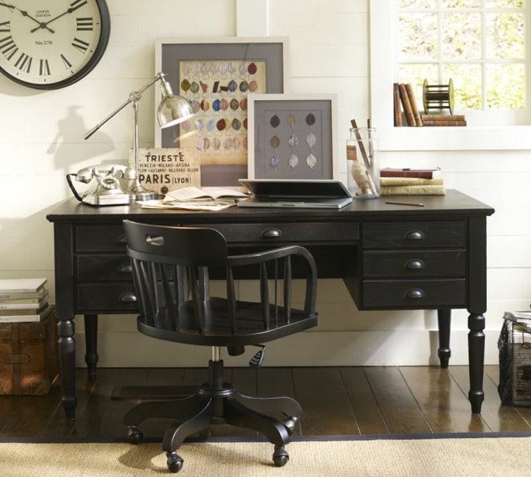 black lacquered office decoration idea