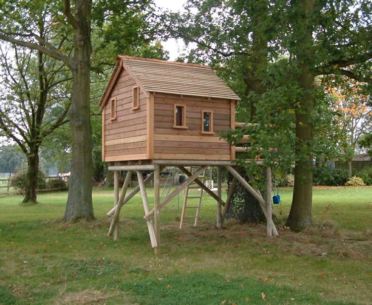 wooden hut child deco