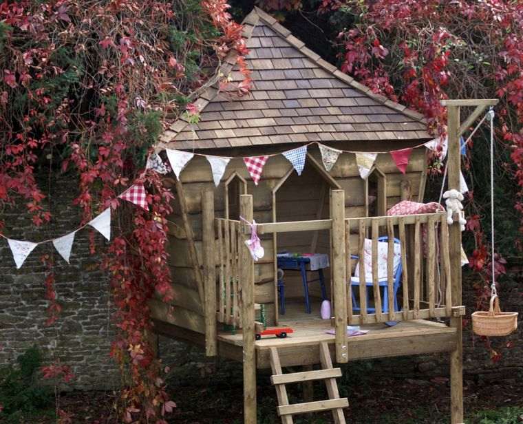 garden hut child on-foot-wood-model.jpg