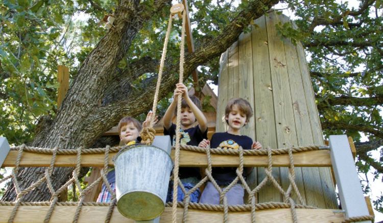 wooden hut for children idee deco