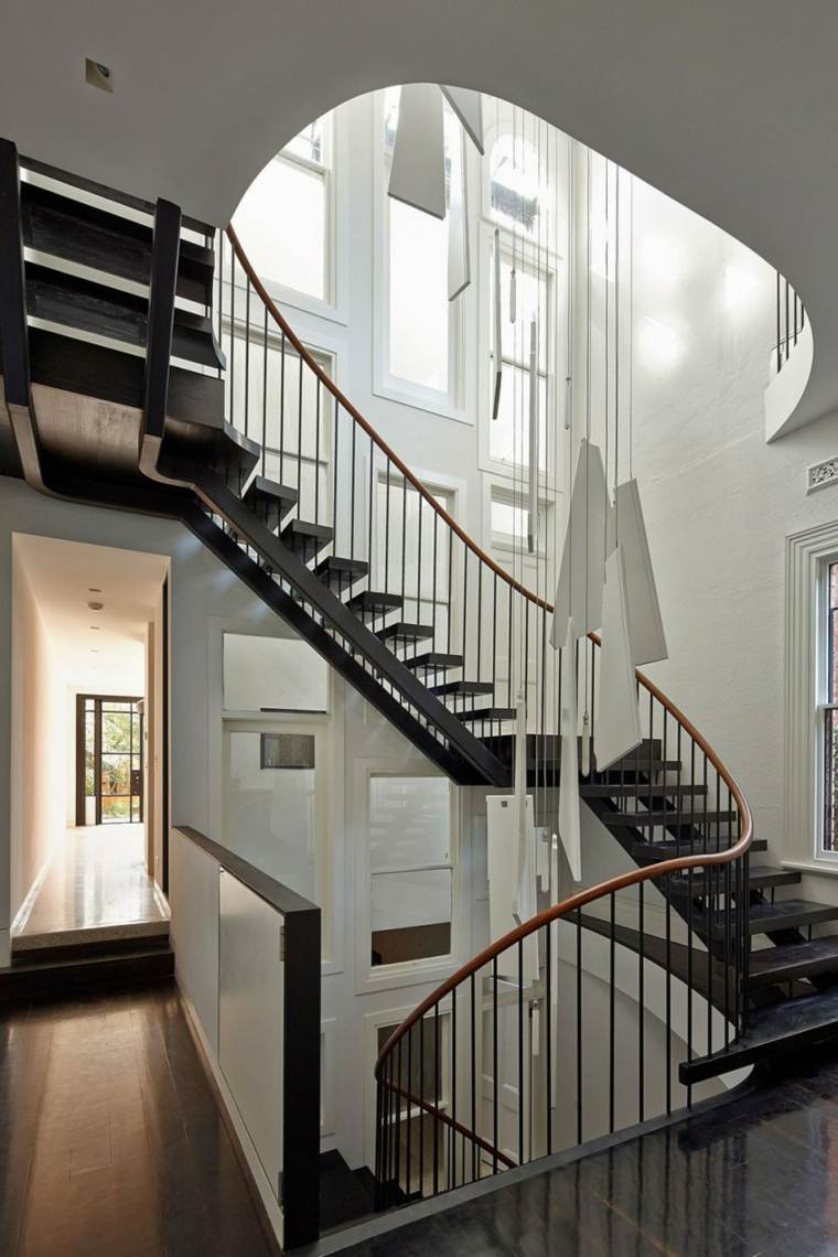 bur layout'escalier decor moderne