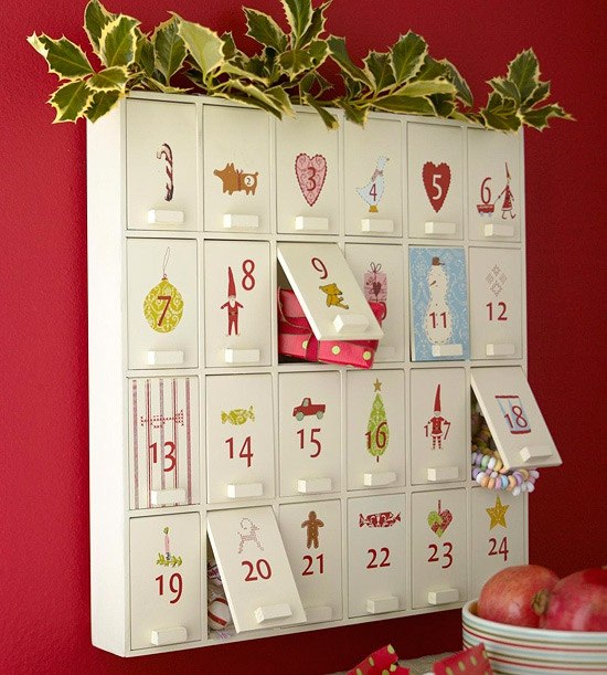 kalender af'Avent en bois joliment-décoré