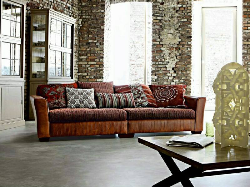 sofa design rock bobois møbler design farge burgunder mønstrede puter trebord