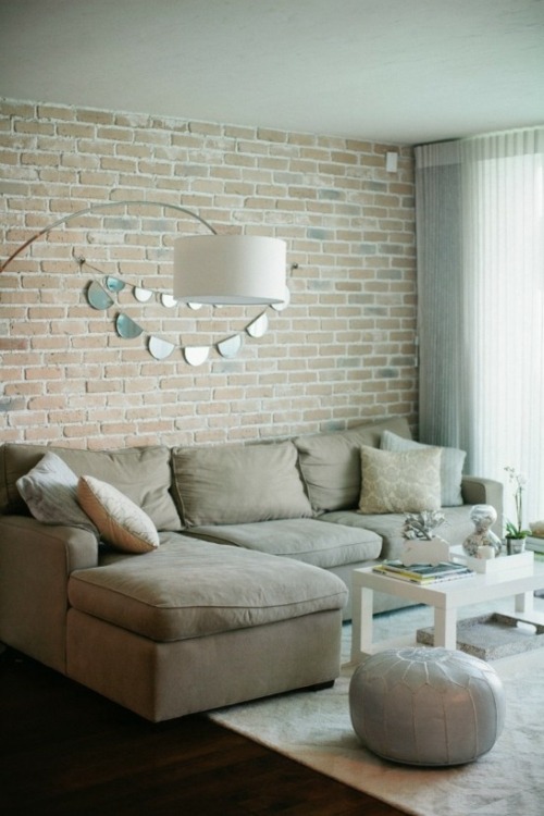 canape gray color wall bricks