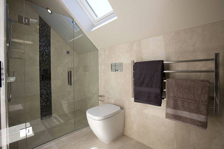 white travertine floor small bathroom