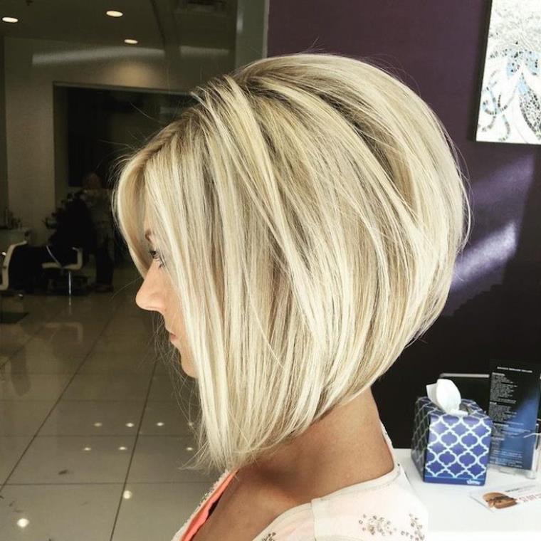 square-plunging-gradient-blonde-with-brushing