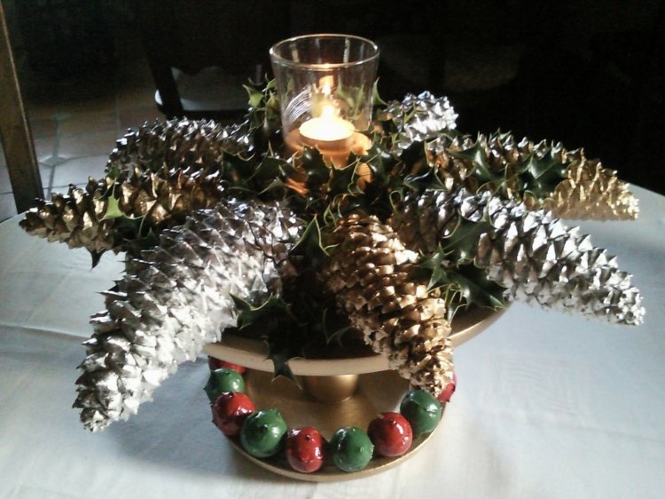 centerpiece christmas pine cones