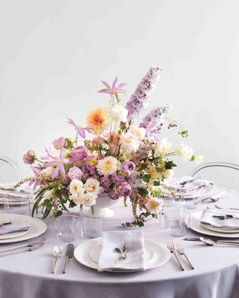 centerpiece lilac flowers wedding decoration