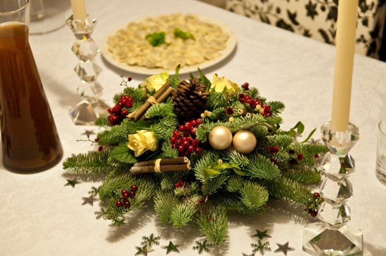 dekoration centerpiece jul idé fir tree pinecones stearinlys