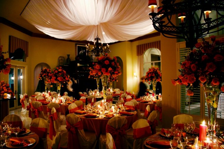 center-of-table-wedding-tables-vases-flowers-roses-bouquets-resized