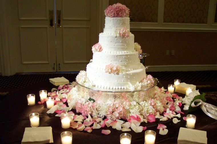 wedding centerpiece tart white with resized flowers