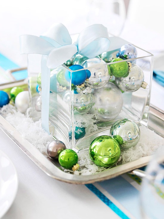 center-table-balls-Christmas-vase-square-glass