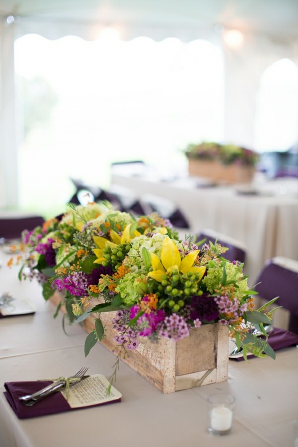 rustikke blomster bryllup bord center