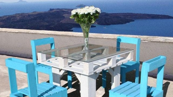 design idea outside palettes chair blue bouquet white