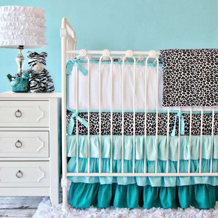 baby room blue duck hvid og sort farve tendancelange baby seng