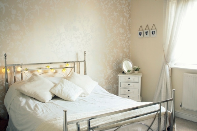 bedroom deco white