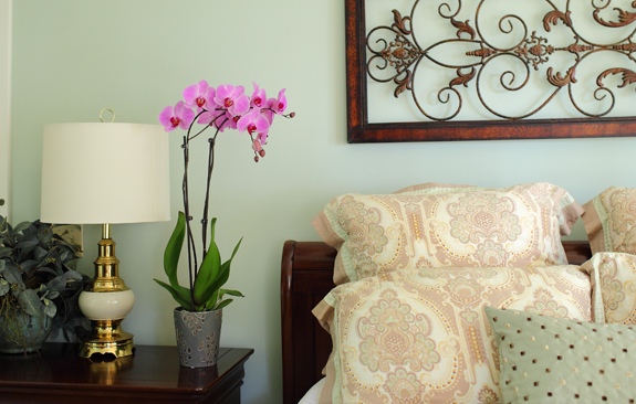 light green orchid pink bedroom