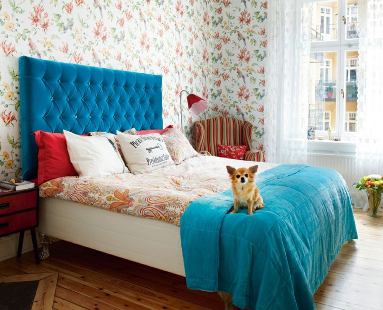 headboard wallpaper bedroom idea deco bed quilted