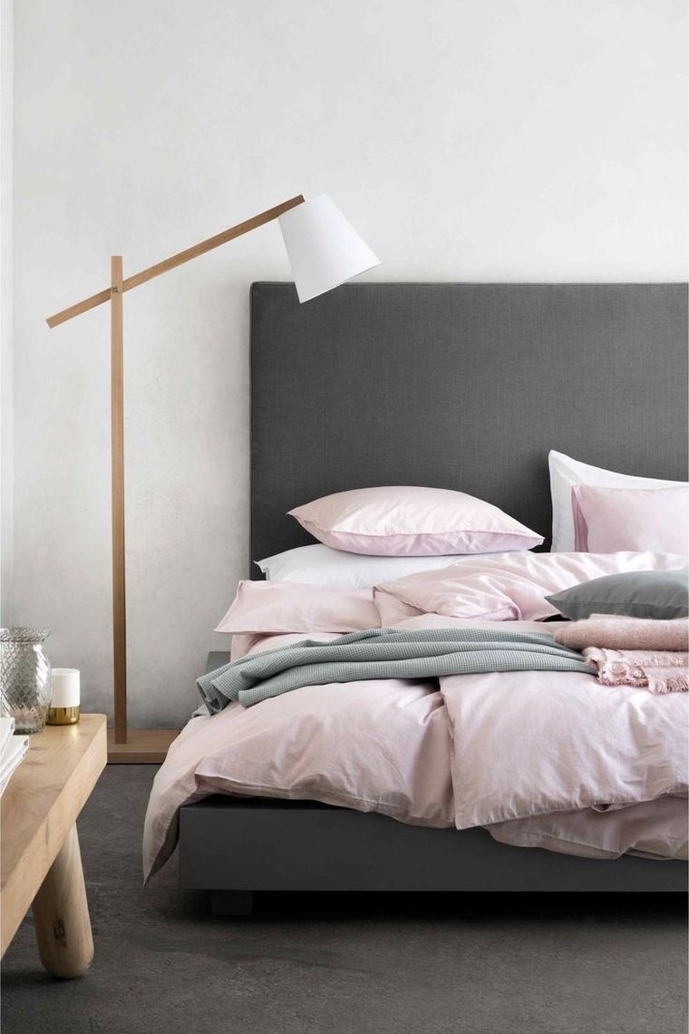 pink and gray bedroom linen-bed-pastel-textiles-decoration-wood