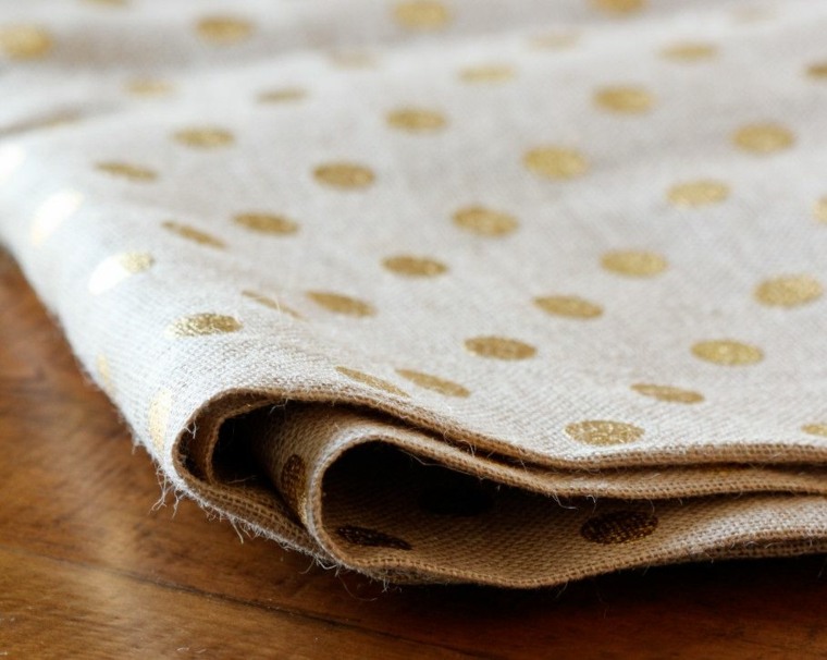 example table runner burlap peas deco ideas