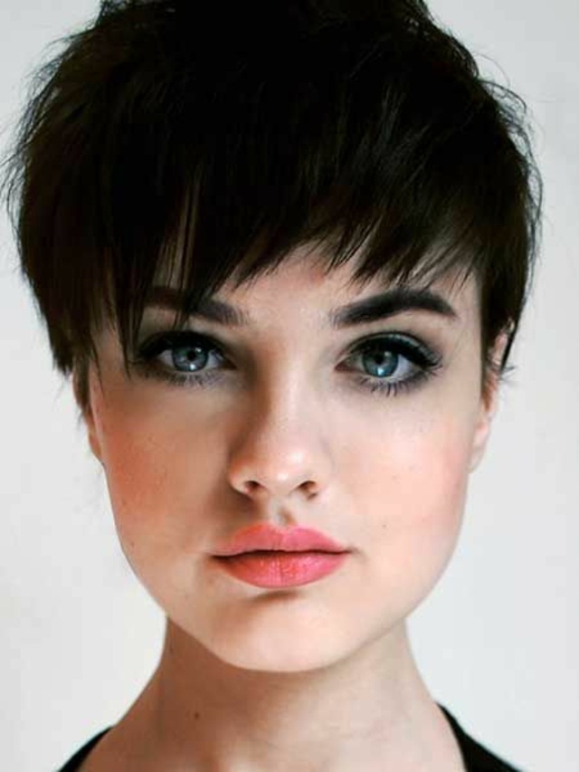 woman with short hair and black blue eyes beautiful fatal trend