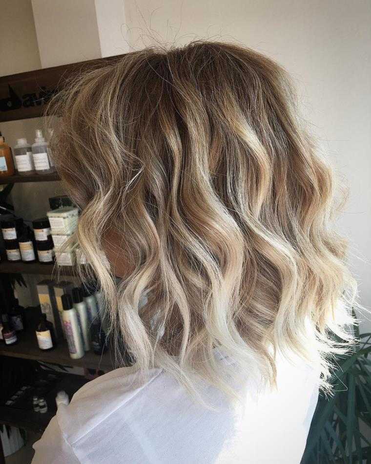 hair short wavy-glare