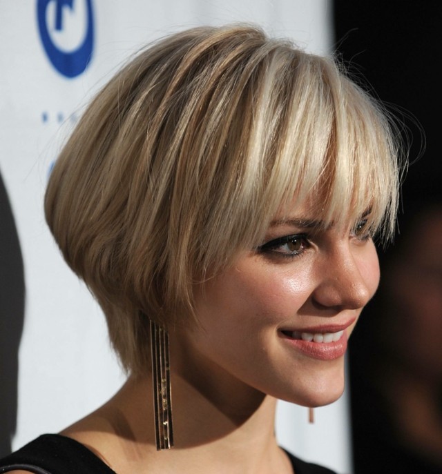 Trendy blonde short hair woman cutting idea