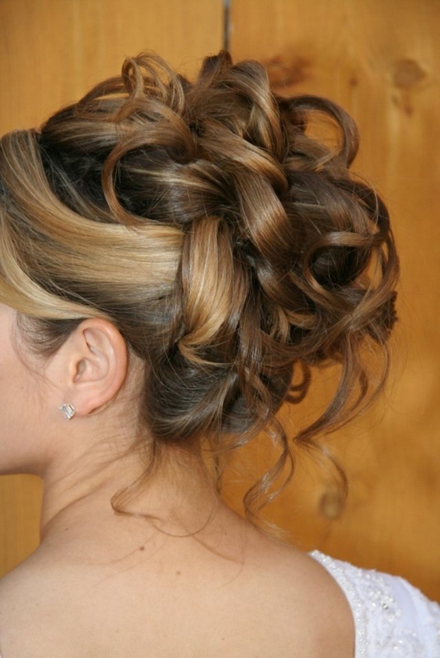 curly hair bun