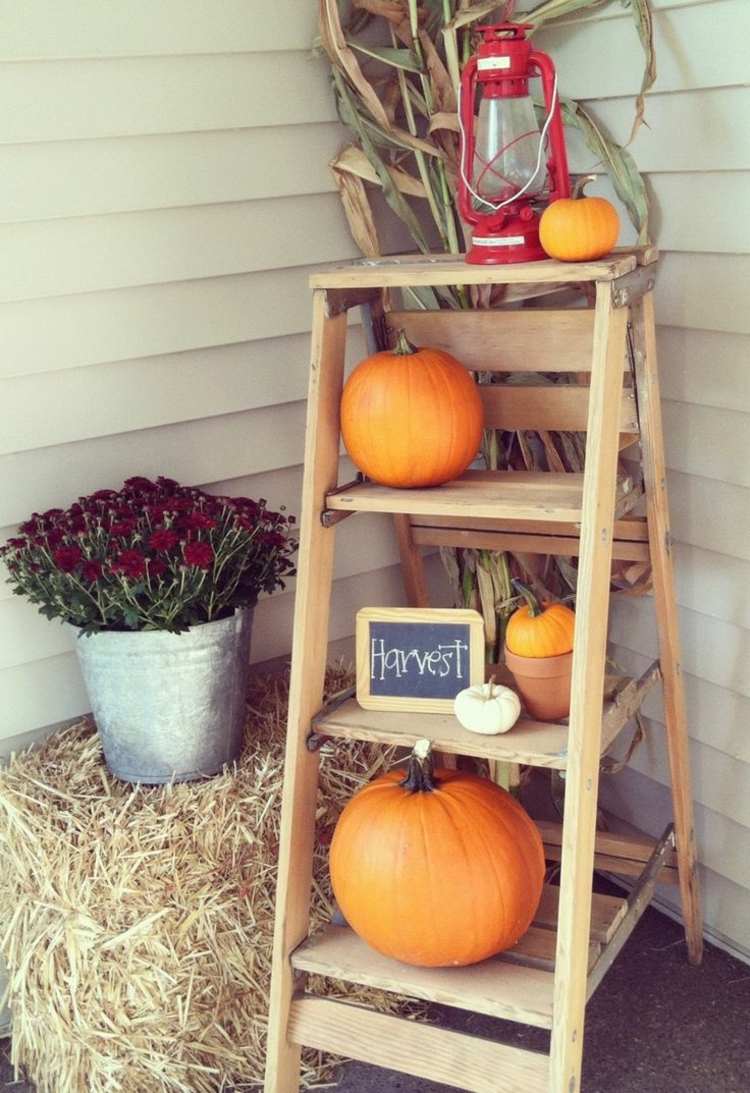 bučno halloween dekoracijo veranda