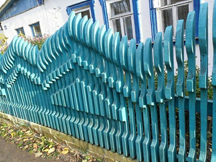 blue wooden garden fence idea