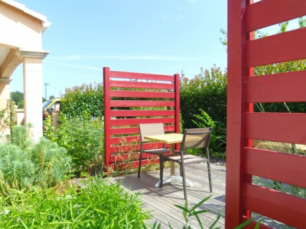 garden fence painted blades