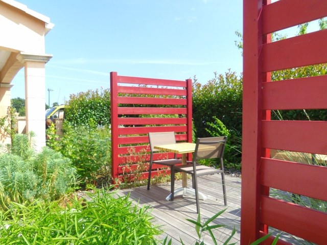 garden fence painted wood blades