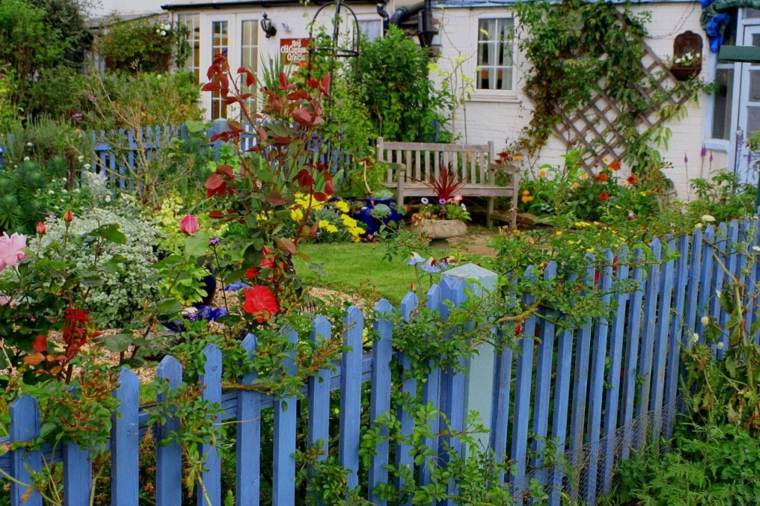 fence garden blue garden idea landscaping modern plants