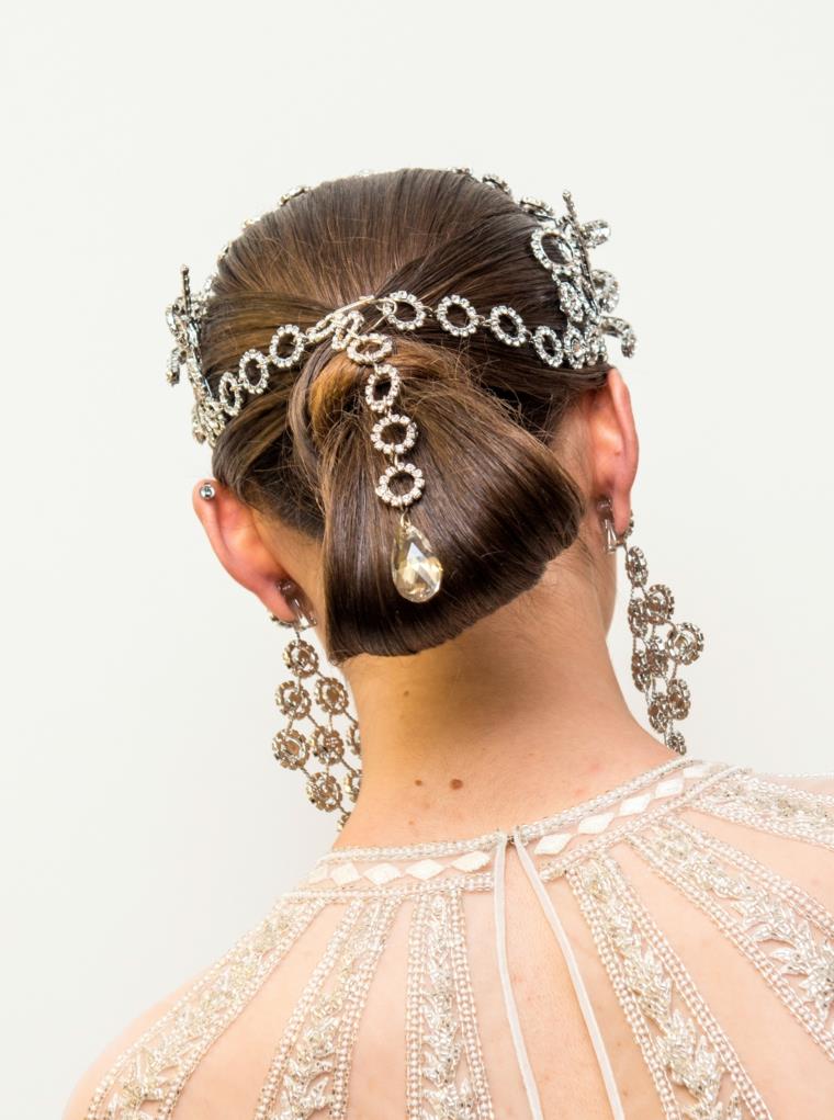 hair-bun-wedding-idea-accessory-cheveyx