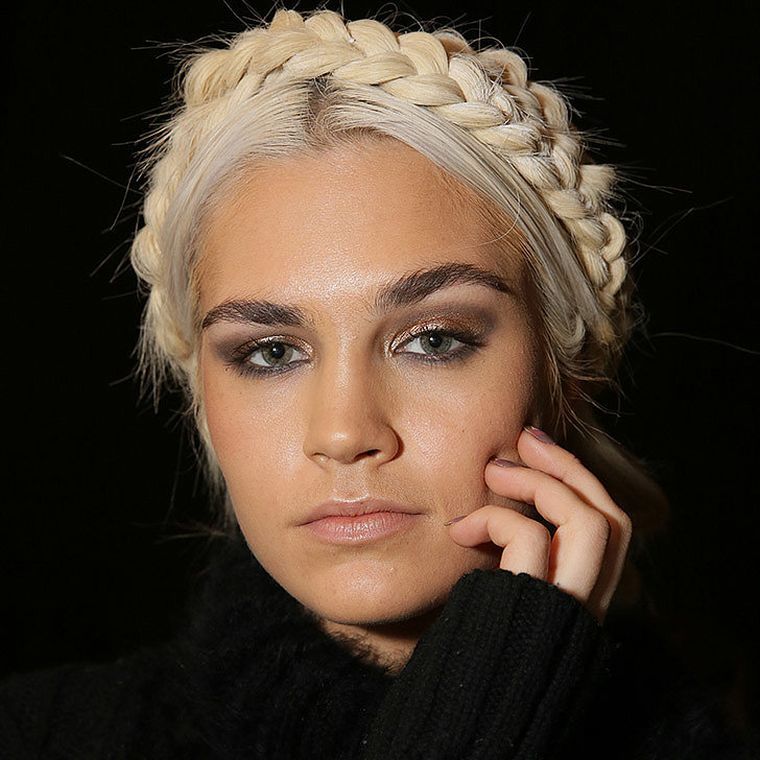 hair-braid-woman-braided crown