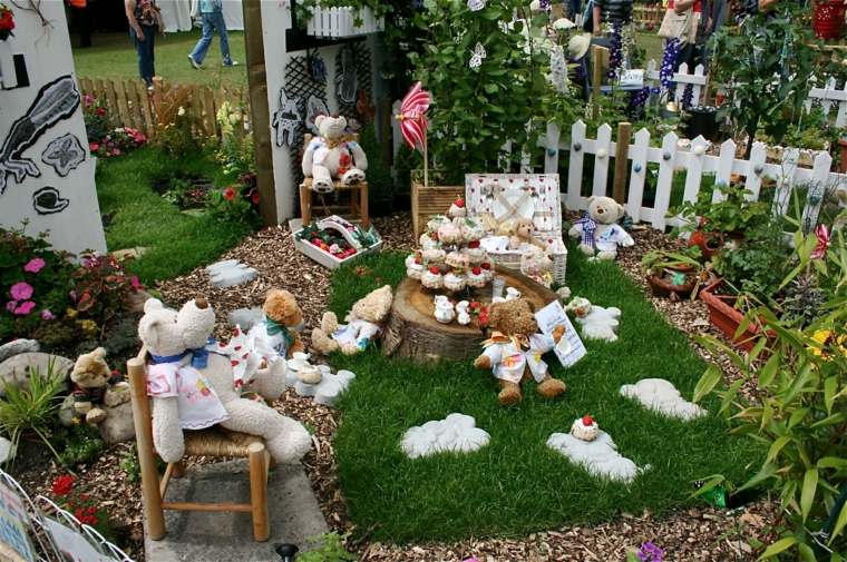 arrangement garden space child soft toys garden fence