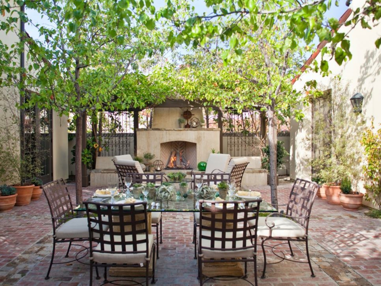 outdoor dining terrace