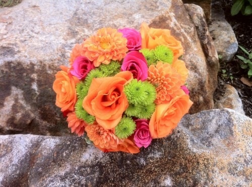 composition bouquet round flowers orange pink